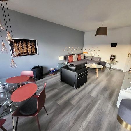 Tichnich Appartement - 2 Bedrooms - 1 Min Away From Train Station 안마스 외부 사진