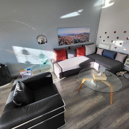 Tichnich Appartement - 2 Bedrooms - 1 Min Away From Train Station 안마스 외부 사진