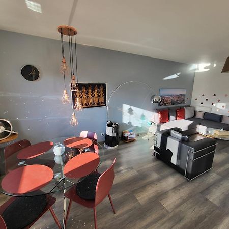 Tichnich Appartement - 2 Bedrooms - 1 Min Away From Train Station 안마스 외부 사진