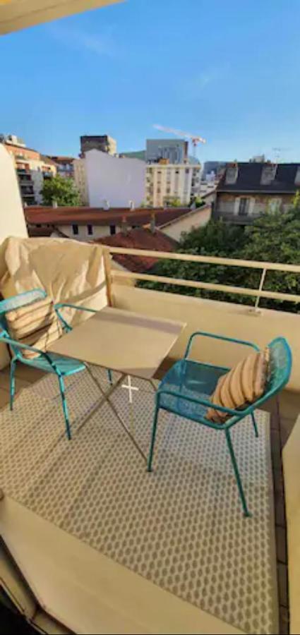 Tichnich Appartement - 2 Bedrooms - 1 Min Away From Train Station 안마스 외부 사진