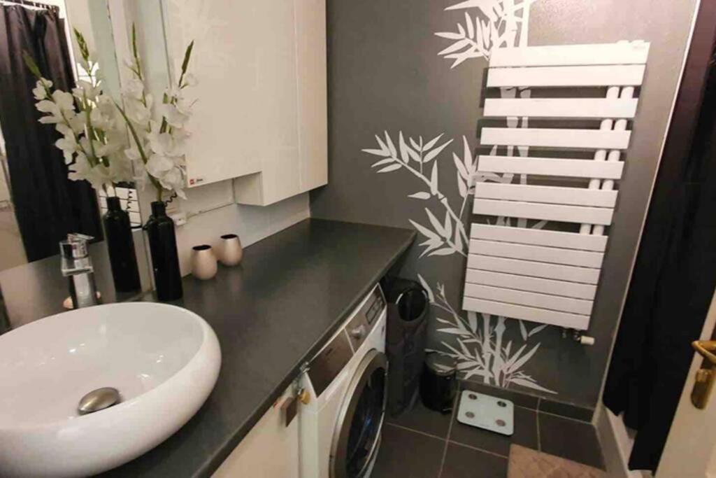 Tichnich Appartement - 2 Bedrooms - 1 Min Away From Train Station 안마스 외부 사진