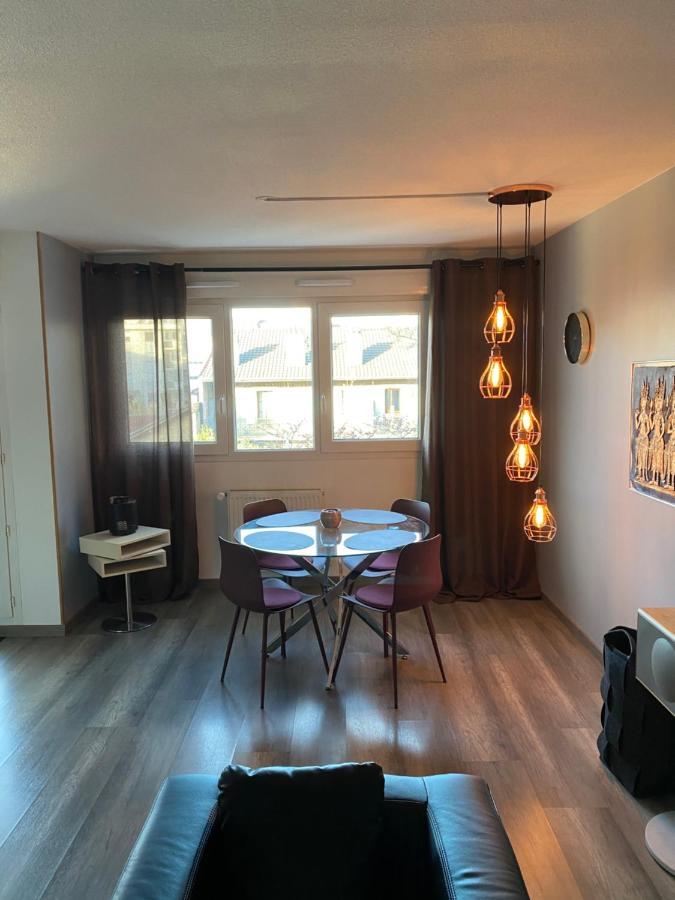 Tichnich Appartement - 2 Bedrooms - 1 Min Away From Train Station 안마스 외부 사진