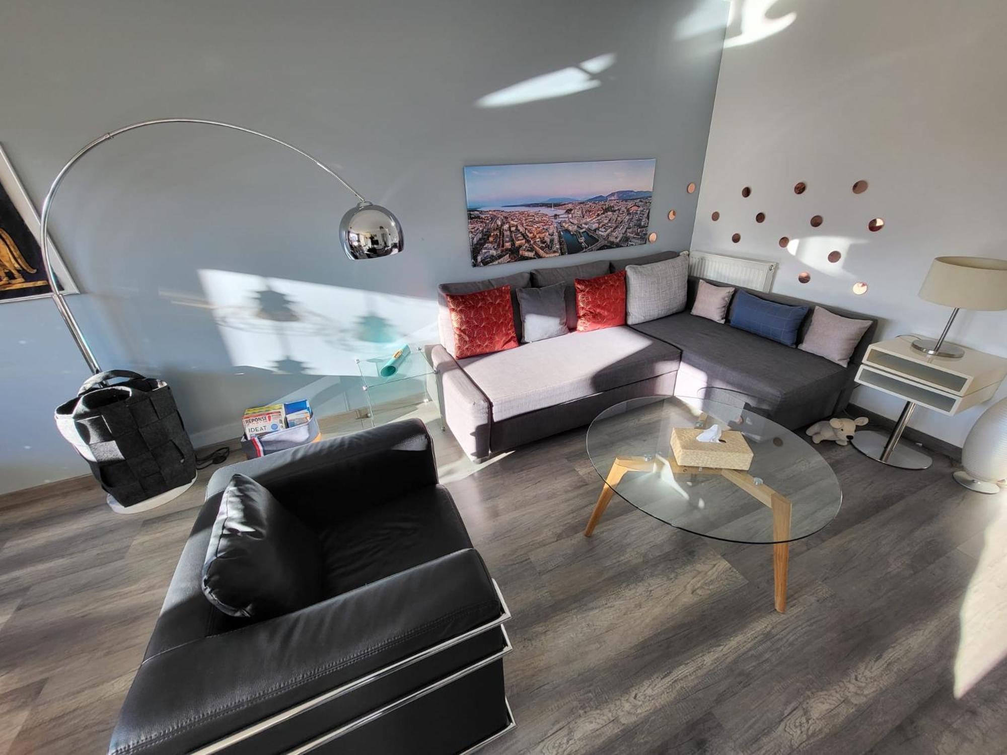 Tichnich Appartement - 2 Bedrooms - 1 Min Away From Train Station 안마스 외부 사진